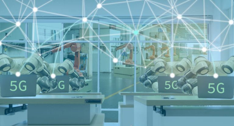 Roboter, die am 5G Netz arbeiten