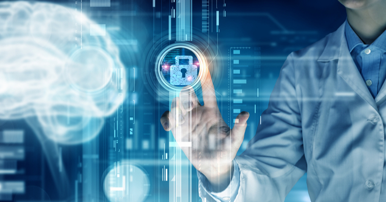 Eine Person in einem Arztkittel macht eine Handbewegung, als würde sie auf einen Button mit einem stilisierten Schloss drücken.