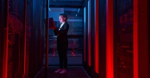 A automação do data center simplifica as operações automatizando tarefas de TI