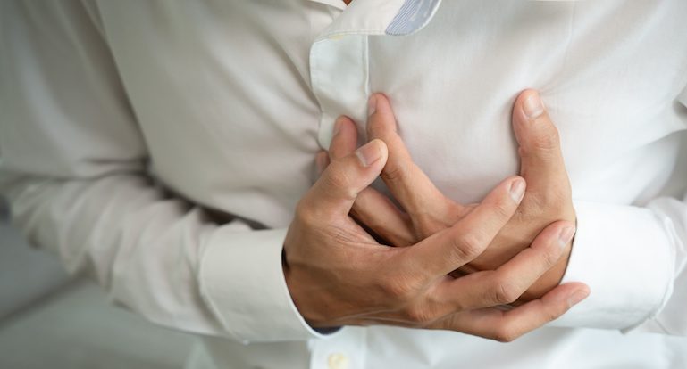 hand hold chest with heart attack symptoms