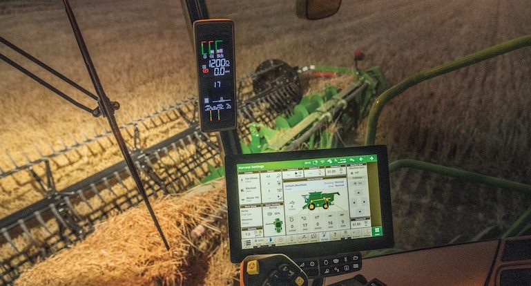 A Starlink anunciou uma nova parceria com a John Deere para conectar tratores e colheitadeiras  à Internet