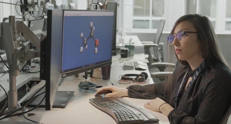 Scientist working with the Azure Quantum Elements platform.