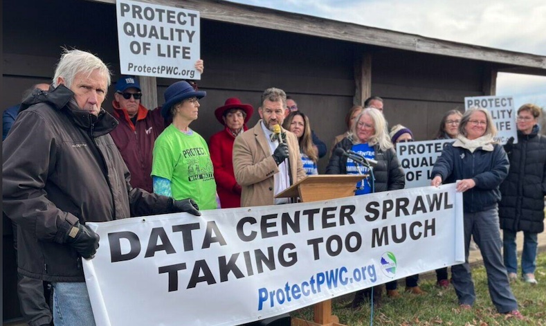 Um grupo de moradores da área de Gainesville protestam contra a construção do PW Digital Gateway, que deverá se tornar o maior corredor de data center do mundo