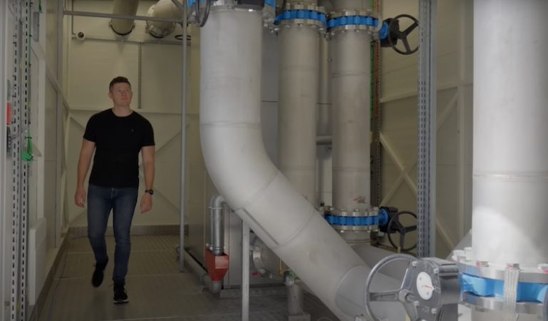 The Paris Olympic Pool is Heated by the Internet