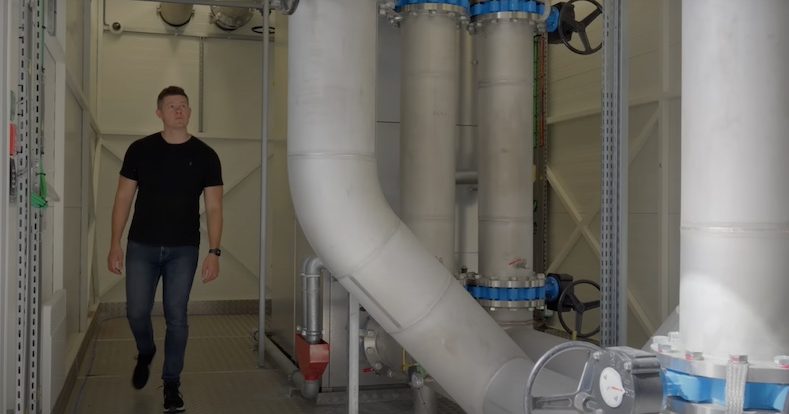 The Paris Olympic Pool is Heated by the Internet